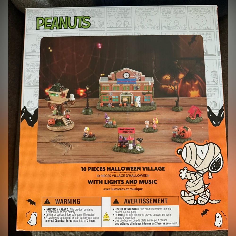 Peanuts Halloween Village Set with lights and music